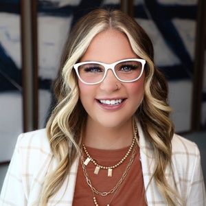 Meet your Posher, Brooke